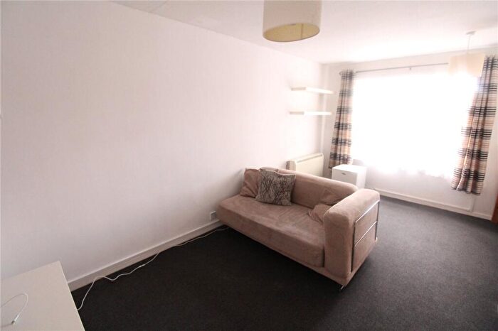 Studio To Rent In Trent Road, Luton, Bedfordshire, LU3