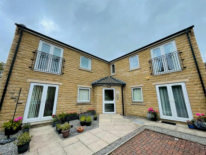 2 Bedroom Flat To Rent In Ivy Mews, Sleningford Road, Bingley, West Yorkshire, BD16