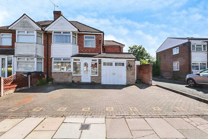 3 Bedroom Semi Detached House For Sale In Kings Road, Great Barr, Birmingham, West Midlands, B44