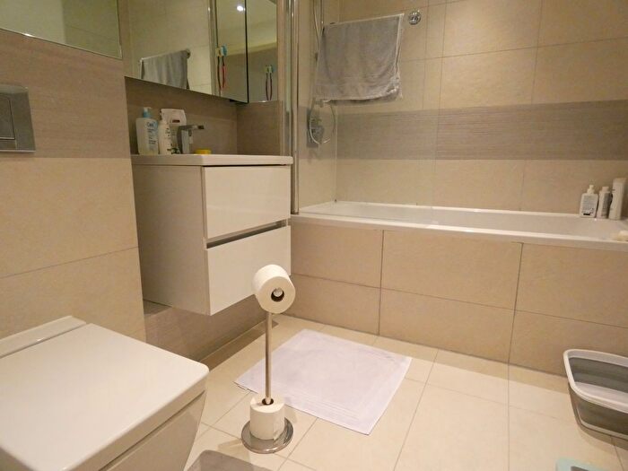 1 Bedroom Flat To Rent In Royal Victoria Gardens, Whiting Way, London, SE16