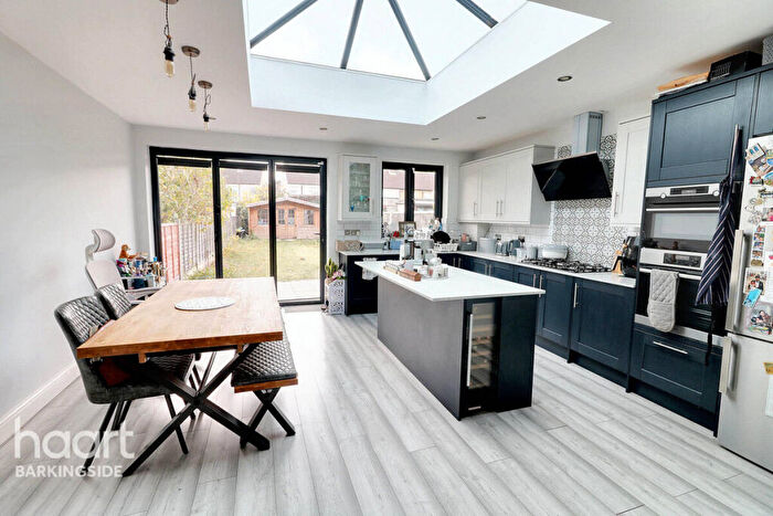 3 Bedroom Terraced House For Sale In Applegarth Drive, Newbury Park, IG2