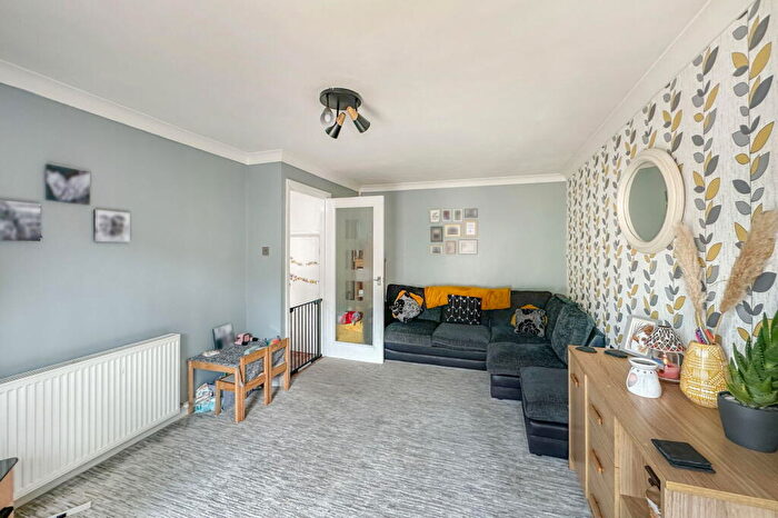 3 Bedroom Semi-Detached House For Sale In Fulmar Close, Bransholme, Hull, HU7