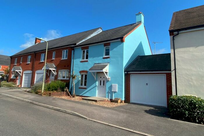 3 Bedroom Terraced House To Rent In Hardy Avenue, Petersfield, GU31