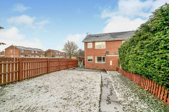 1 Bedroom Flat To Rent In Lambton Close, Ryton, Tyne And Wear NE40