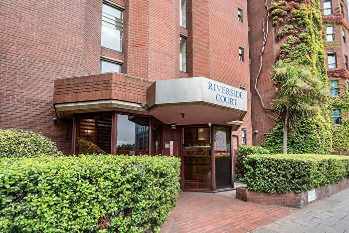 1 Bedroom Flat For Sale In Riverside Court, Nine Elms Lane, Nine Elms, London, SW8