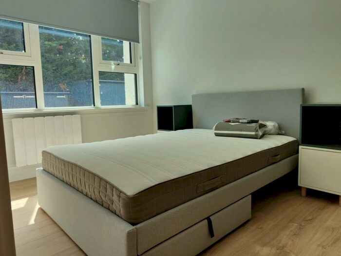 2 Bedroom Apartment To Rent In Queens Road, Weybridge, KT13