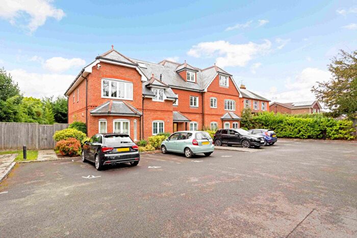 2 Bedroom Flat For Sale In Finchampstead Road, Wokingham, RG41