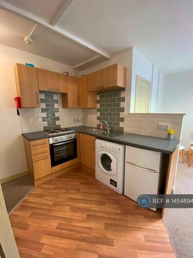 1 Bedroom Flat To Rent In King Street, Carmarthen, SA31