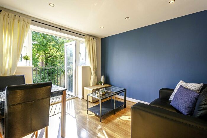 1 Bedroom Flat To Rent In Flat, Victoria Terrace, Leeds, LS3