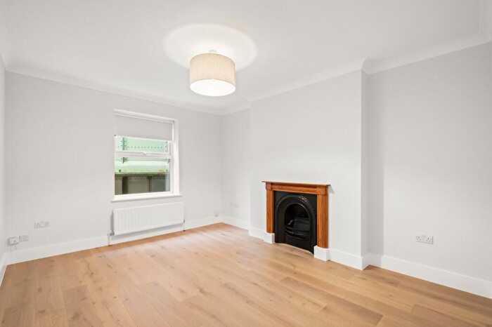 2 Bedroom Flat To Rent In Loveridge Road, Brondesbury, NW6