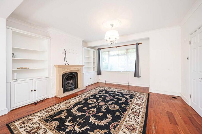 5 Bedroom Semi-Detached House To Rent In Coolgardie Avenue, Chigwell, IG7