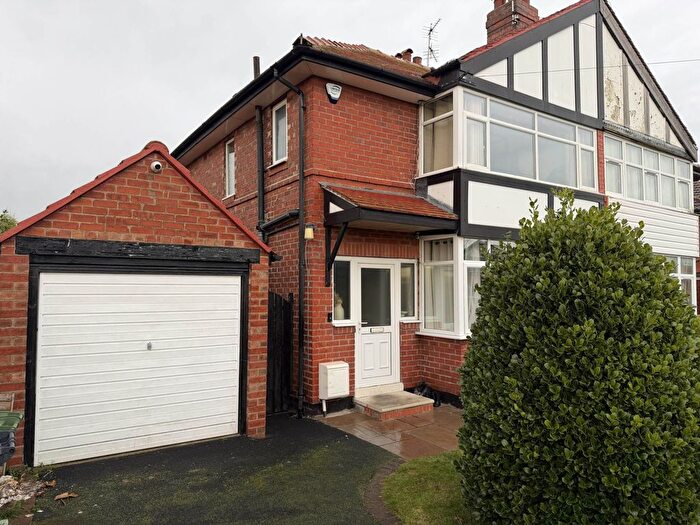 3 Bedroom Semi Detached House For Sale In Wallis Avenue, Lincoln, LN6