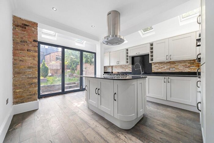 5 Bedroom Property For Sale In Dalyell Road, SW9