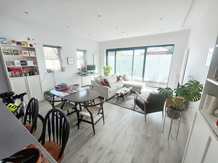 2 Bedroom Flat To Rent In Lordship Lane, SE22