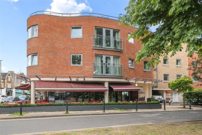 2 Bedroom Flat To Rent In Hersham Road, Walton-on-Thames, Surrey, KT12