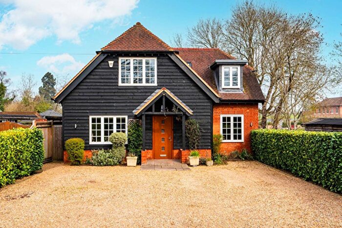 3 Bedroom Detached House For Sale In Foxgloves, Ockham, GU23