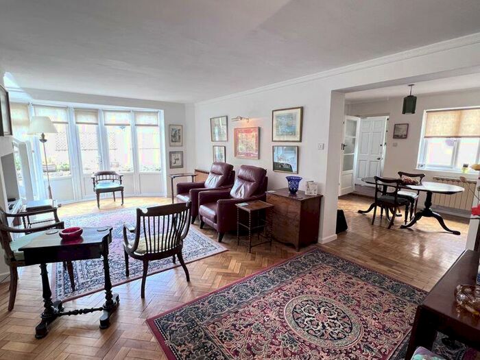 2 Bedroom Cottage For Sale In South Street, Wareham, BH20