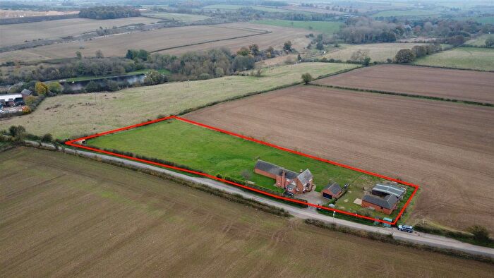 4 Bedroom Equestrian Property For Sale In Equestrian Holding, Saltersford, Grantham, NG31