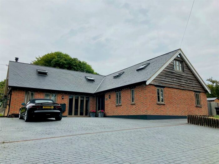 4 Bedroom Detached House To Rent In Swillers Lane, Shorne, DA12