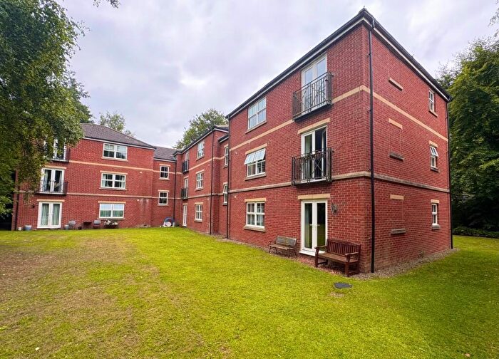 2 Bedroom Flat To Rent In Sandlewood Crescent, Meanwood, Leeds, LS6