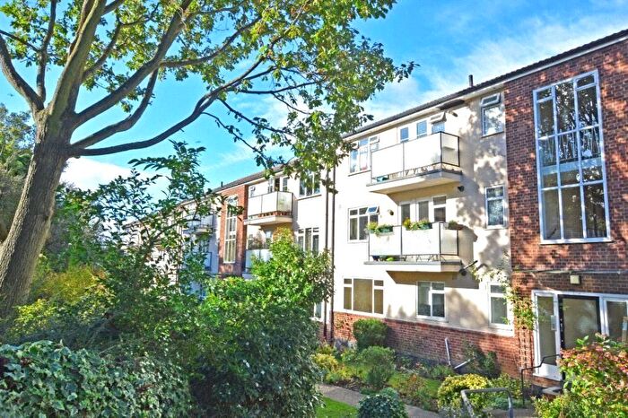2 Bedroom Flat To Rent In Eglinton Hill, London, SE18