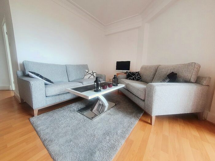3 Bedroom Flat To Rent In Hillcrest Road, London, W5