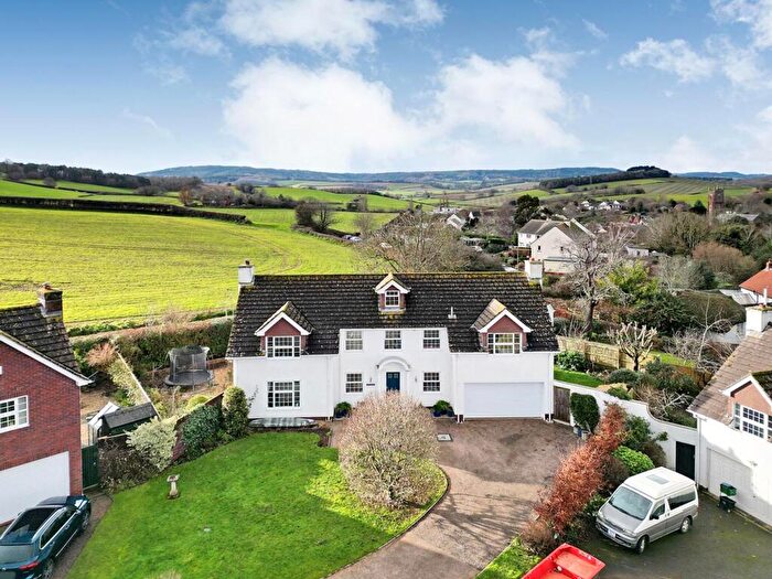 4 Bedroom Detached House For Sale In Lumley Close, Kenton, EX6