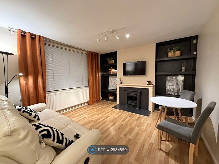 1 Bedroom Flat To Rent In Thames Road, London, W4
