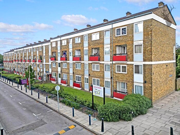 3 Bedroom Duplex To Rent In Candy Street, Bow, E3