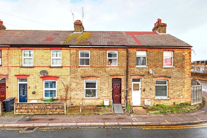 3 Bedroom Terraced House For Sale In Park Lane, Waltham Cross, EN8