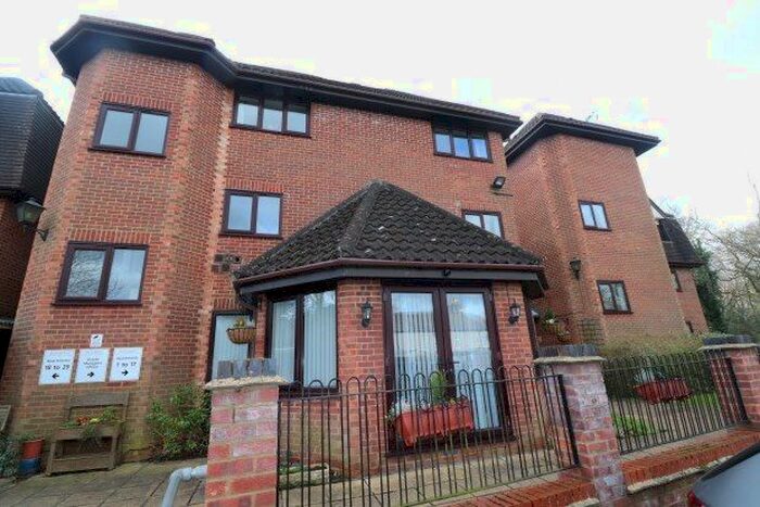 1 Bedroom Flat To Rent In Lorne Road, Brentwood, CM14