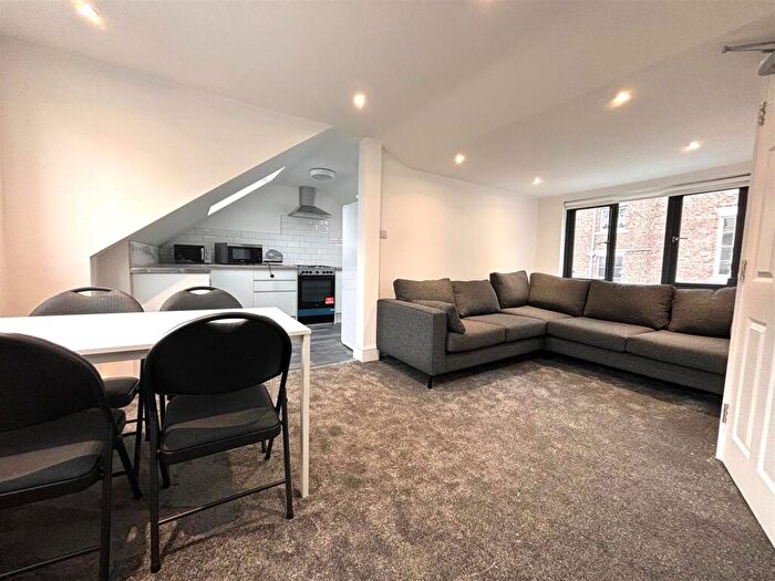 4 Bedroom Maisonette To Rent In Westgate Road, Newcastle Upon Tyne, NE4