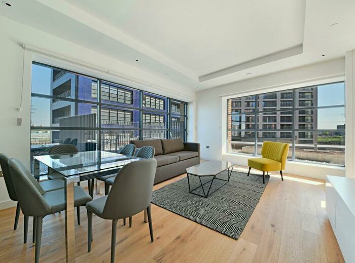 2 Bedroom Apartment To Rent In Amelia House, London City Island, London, E14