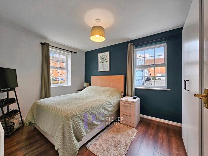 2 Bedroom Flat For Sale In Herons Court Hinckley, LE10