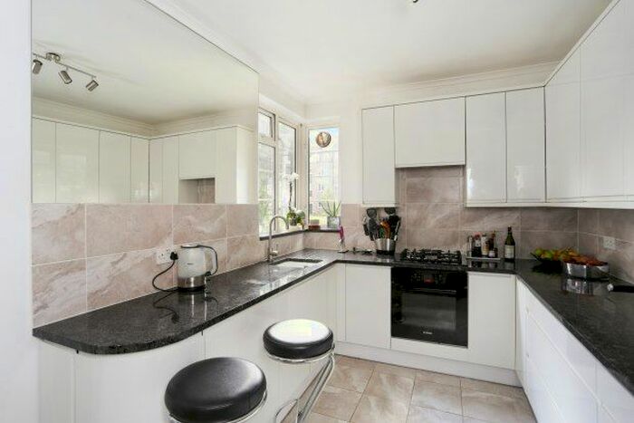 3 Bedroom Flat To Rent In Wimbledon Park Side, London, SW19
