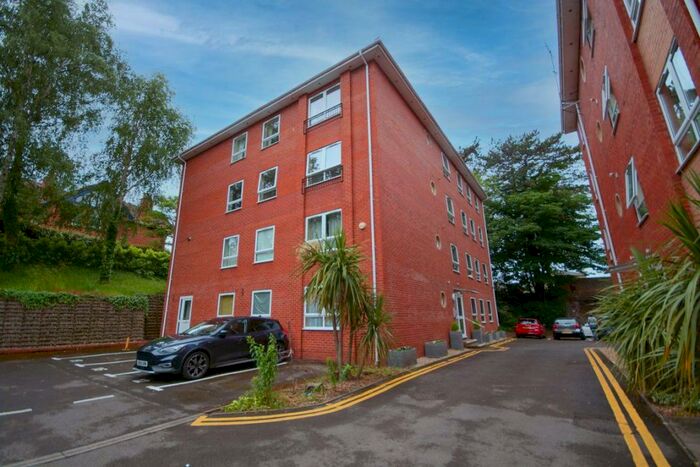 1 Bedroom Flat To Rent In Leckhampton, GL53