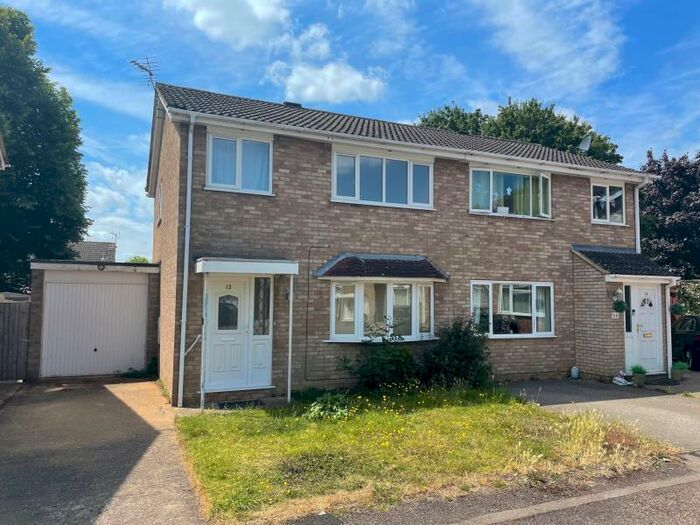 3 Bedroom Semi-Detached House To Rent In Cromaty Court, Bletchley, MK3