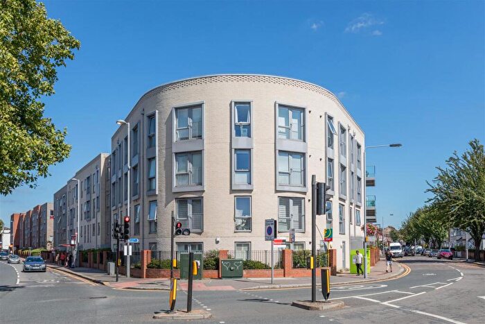 1 Bedroom Flat For Sale In Hainault Road, Leytonstone, E11