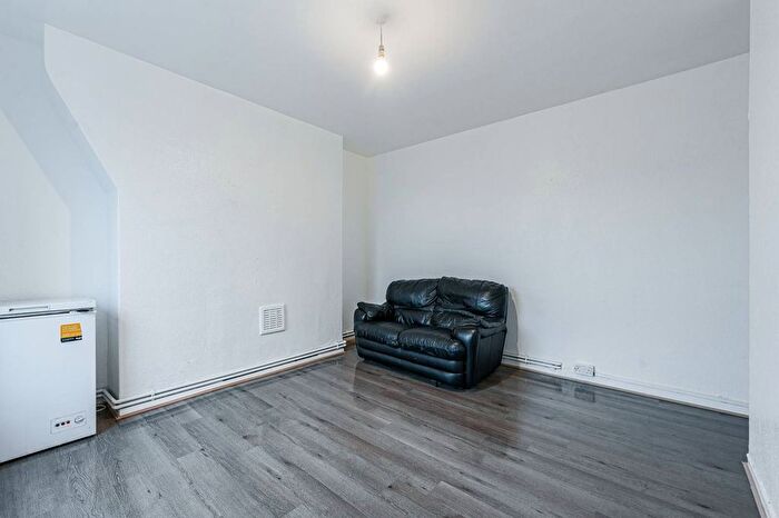 3 Bedroom Flat For Sale In Haddo House, Greenwich, London, SE10