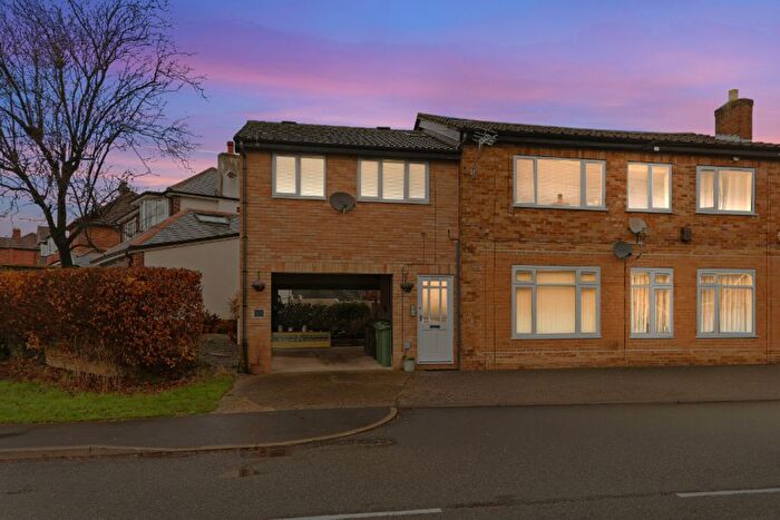 1 Bedroom Flat For Sale In Hall Lane, Leeds, LS18