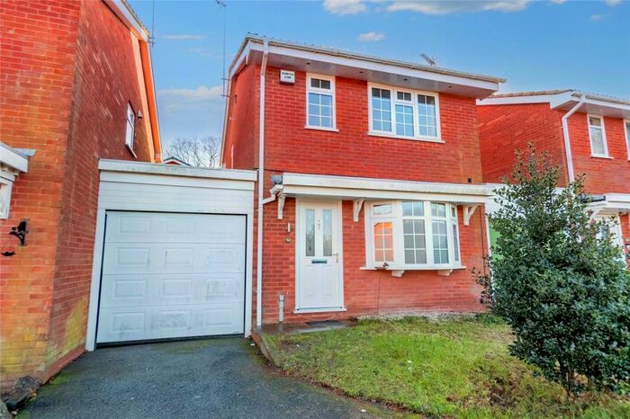 3 Bedroom Link Detached House To Rent In Packwood Close, Redditch, Worcestershire, B97