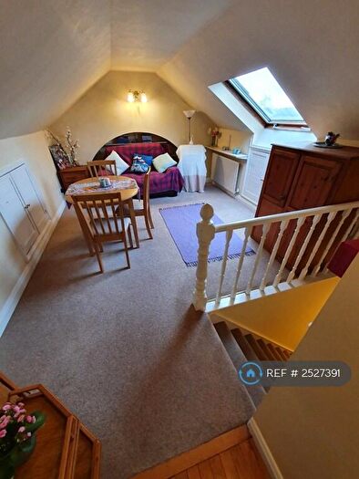 1 Bedroom Flat To Rent In New Haw Road, Addlestone, KT15