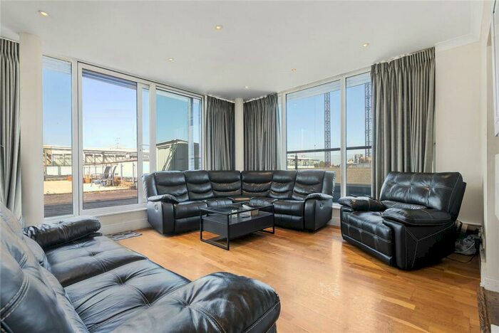 2 Bedroom Apartment To Rent In Boardwalk Place, London, E14