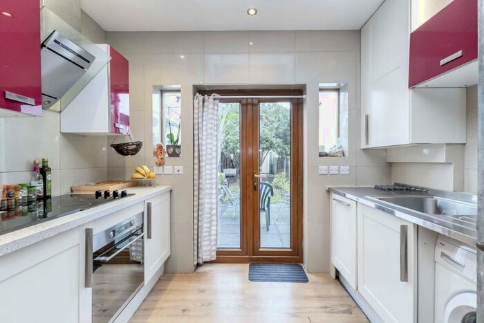 1 Bedroom Flat To Rent In The Mews, Norbury Crescent, London, SW16