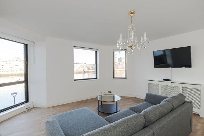 3 Bedroom Flat To Rent In Nine Elms Lane, London, SW8