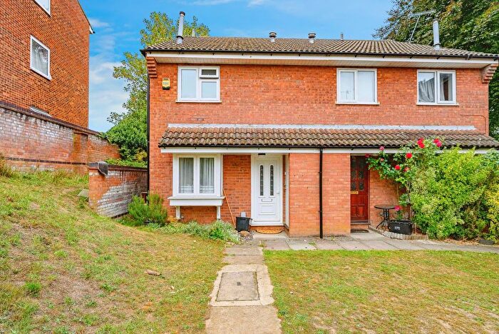 1 Bedroom Semi-Detached House For Sale In Moorland Gardens, Luton, Bedfordshire, LU2