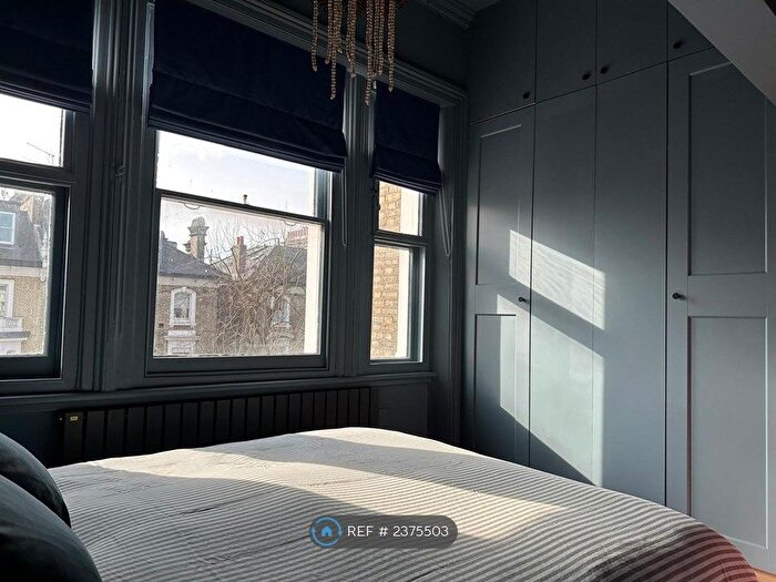 1 Bedroom Flat To Rent In Redcliffe Gardens, London, SW10