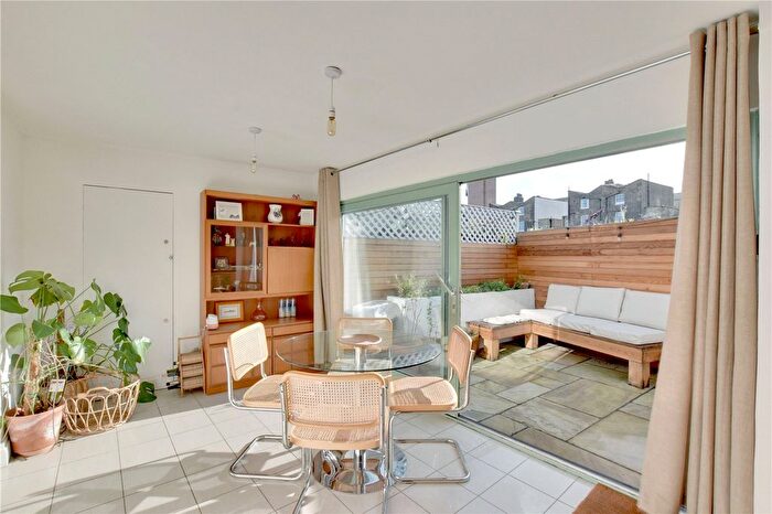 2 Bedroom Terraced House For Sale In Straightsmouth, Greenwich, London, SE10