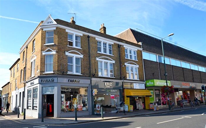 2 Bedroom Flat To Rent In Broad Street, Teddington, TW11
