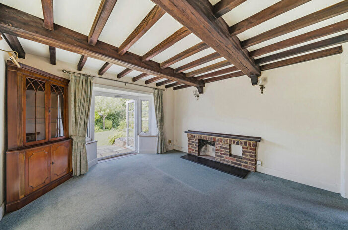 3 Bedroom Detached House For Sale In Highfield Avenue, Twyford, Winchester, Hampshire, SO21